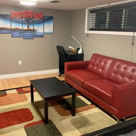 Apartament Private Bsmt With Sep. Entrance And Free Parking Toronto Zewnętrze zdjęcie