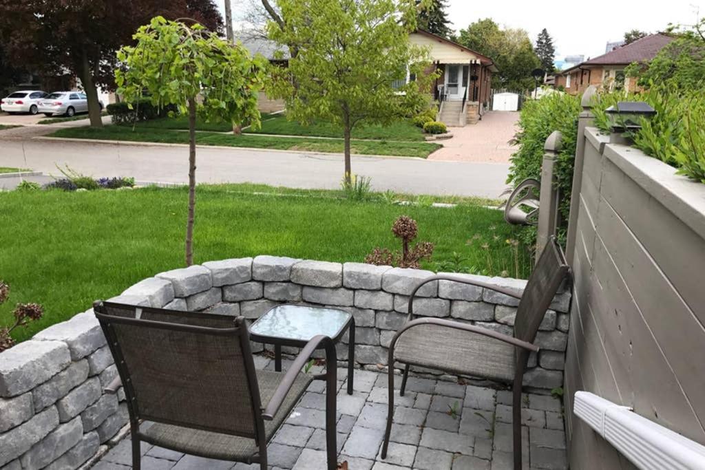 Apartament Private Bsmt With Sep. Entrance And Free Parking Toronto Zewnętrze zdjęcie