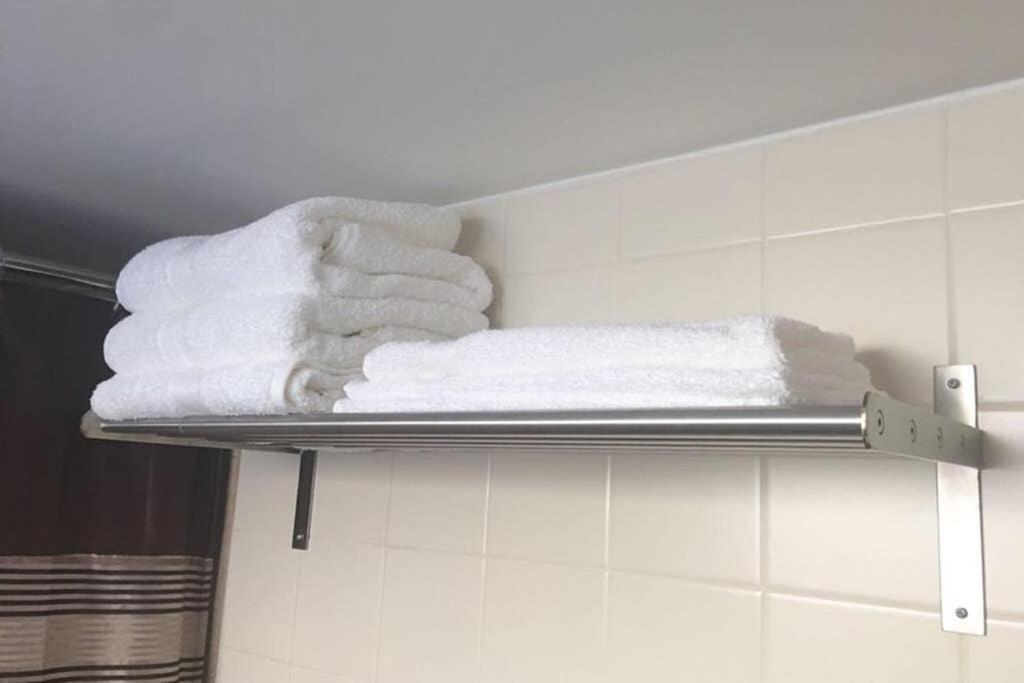 Apartament Private Bsmt With Sep. Entrance And Free Parking Toronto Zewnętrze zdjęcie