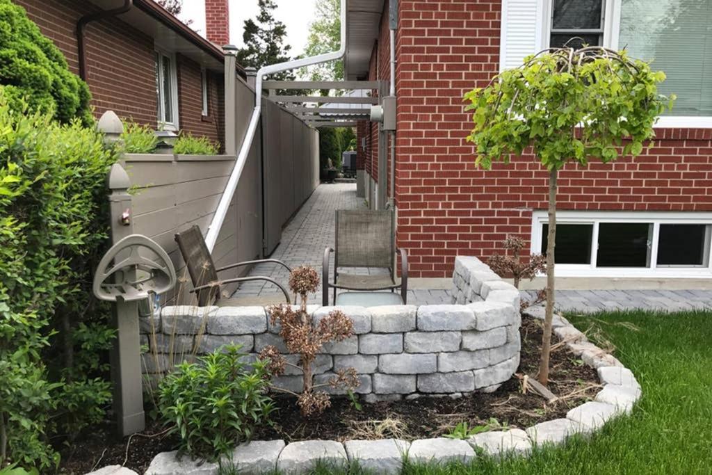 Apartament Private Bsmt With Sep. Entrance And Free Parking Toronto Zewnętrze zdjęcie